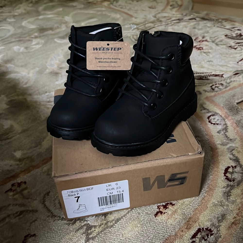 NWT BOYS WORK BOOTS SIZE 7